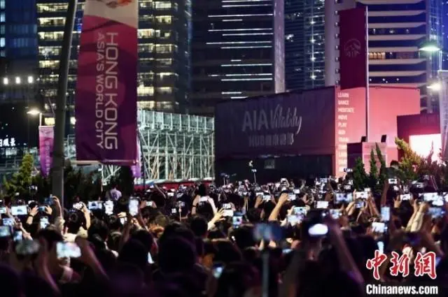 周杰伦香港演唱会场内外爆满“嘉年华世界巡回演唱会2023香港站”